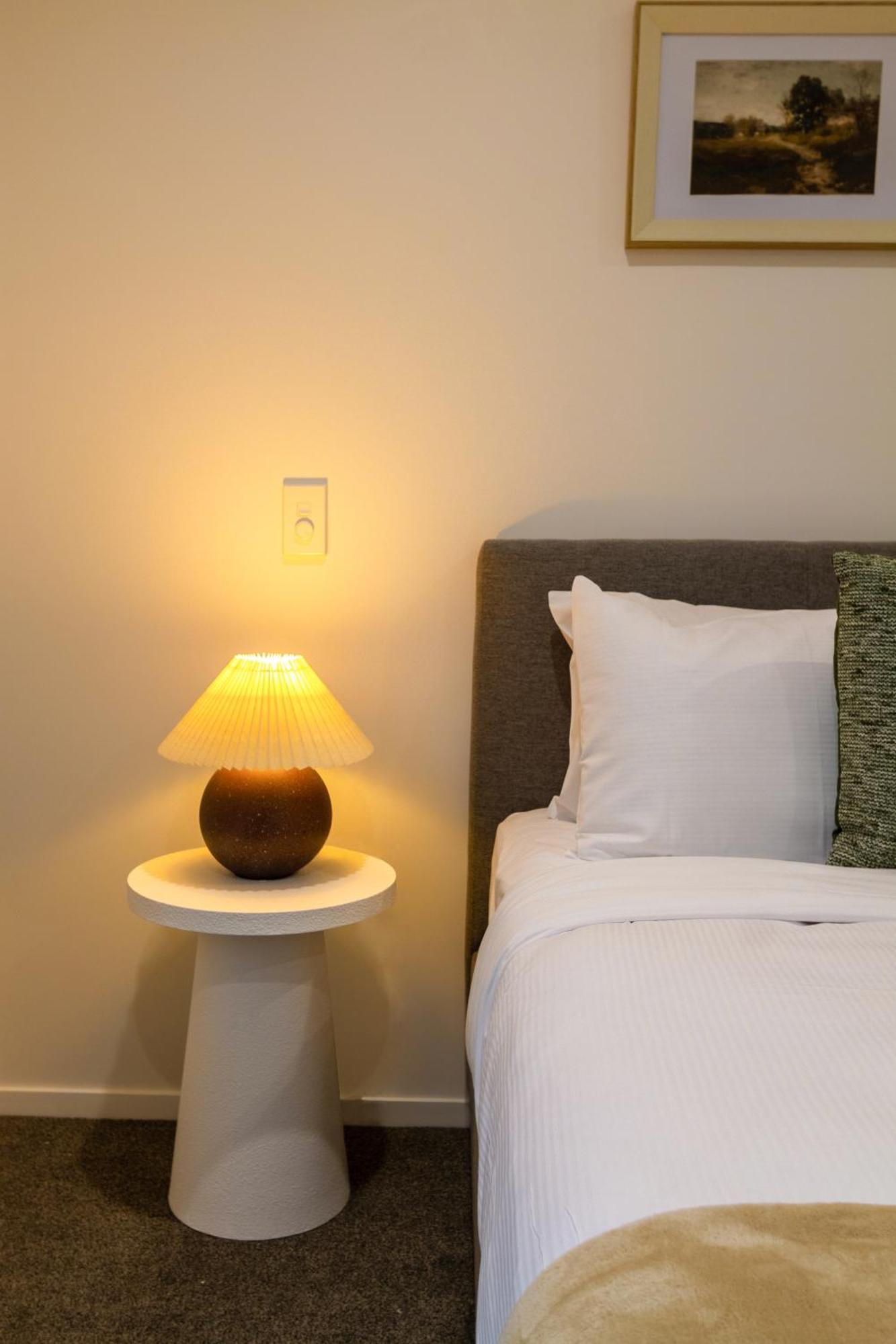 شقة Urban Retreat: 2-Br Gem In Central كريستتشيرش المظهر الخارجي الصورة