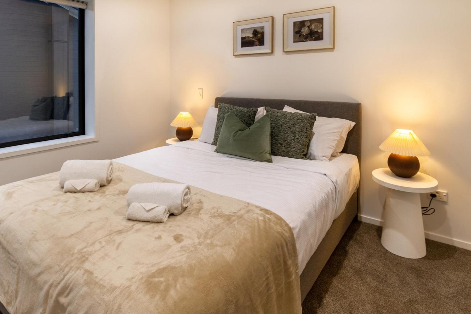 شقة Urban Retreat: 2-Br Gem In Central كريستتشيرش المظهر الخارجي الصورة