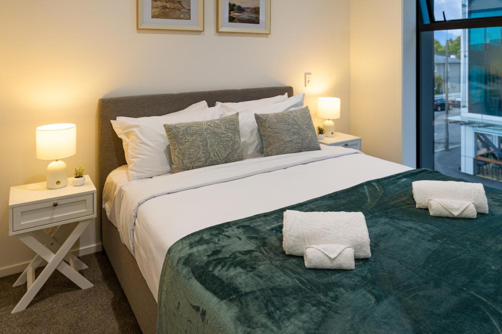 شقة Urban Retreat: 2-Br Gem In Central كريستتشيرش المظهر الخارجي الصورة