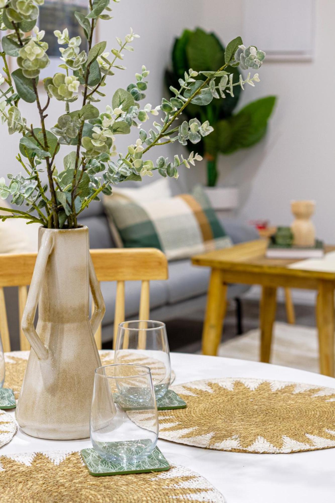 شقة Urban Retreat: 2-Br Gem In Central كريستتشيرش المظهر الخارجي الصورة